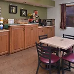 Cottonwood Inn And Conference Center 